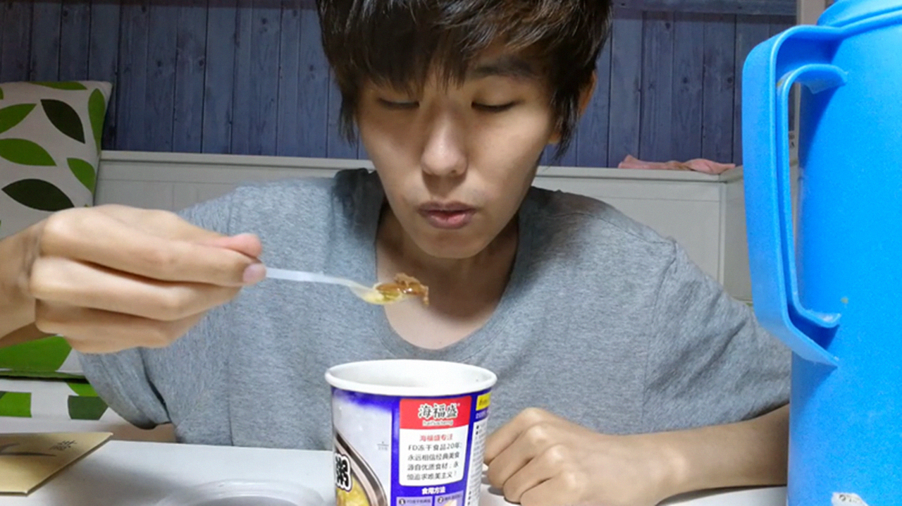 试吃“酸菜牛肉粥”,不需要长时间等待,就能喝到牛肉粥