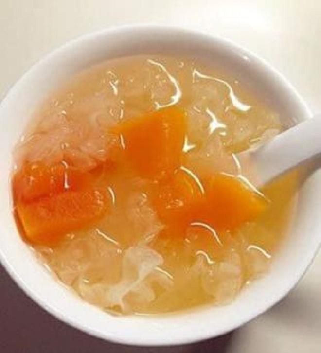 木瓜银耳汤,滋补养颜润喉,还能增强人体免疫力
