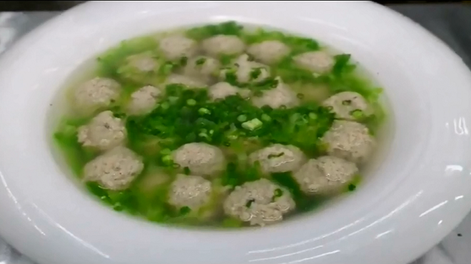 不会煮汤没关系,让你一看就会,青菜肉丸子汤的家常做法!