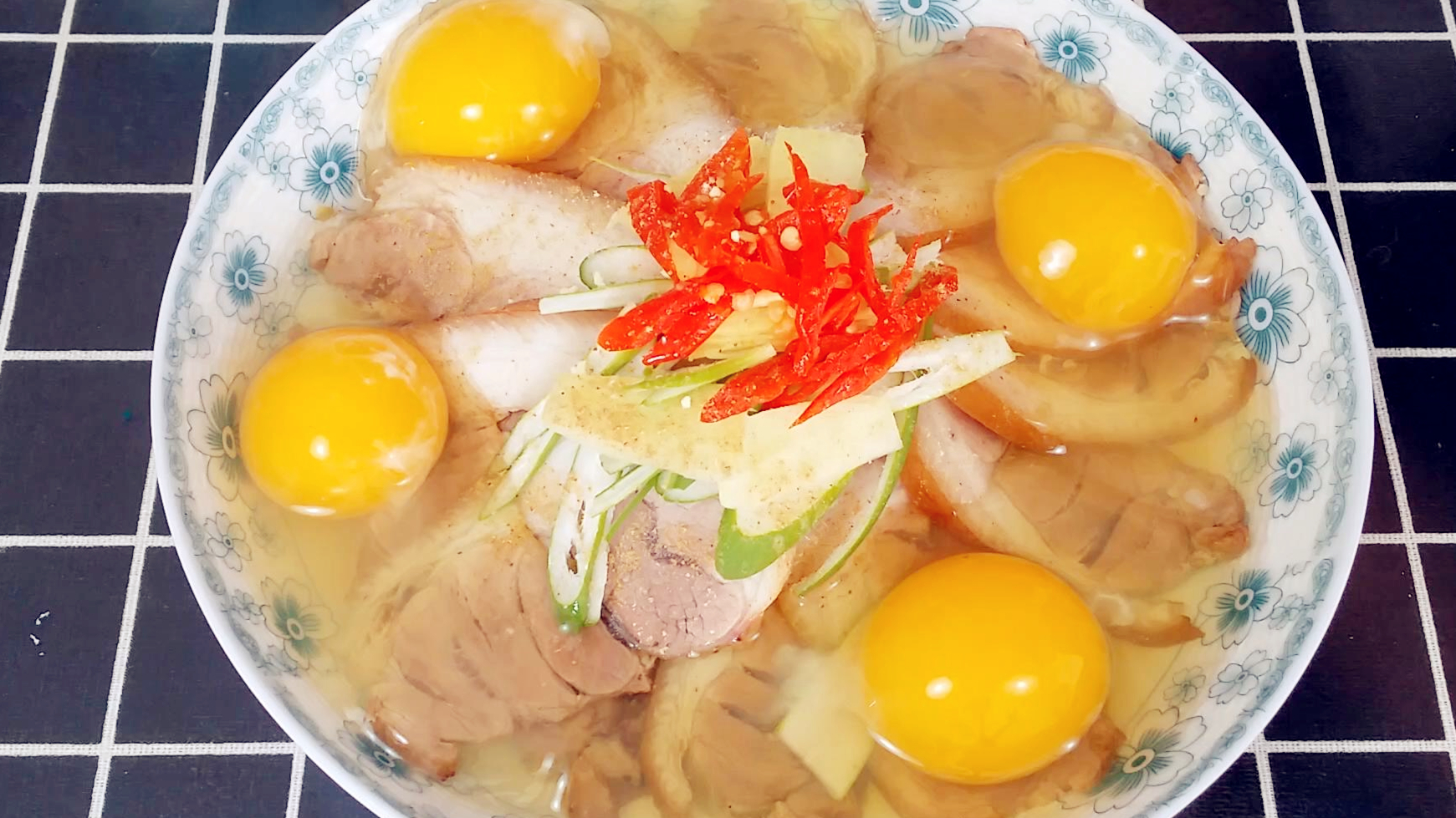 2分钟学会肘花蒸蛋,新手看了就会做!好看又好吃