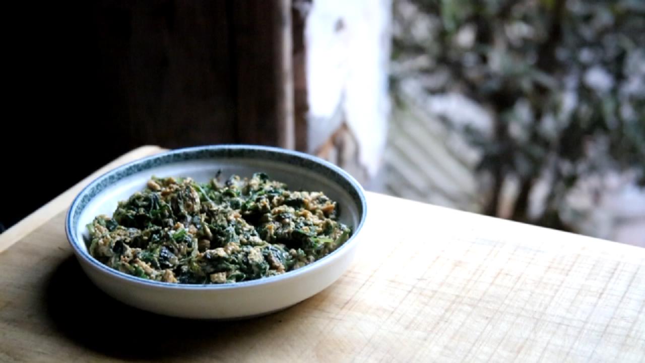 马兰头炒鸡蛋的做法,野外采摘,不加酱油,美味又营养