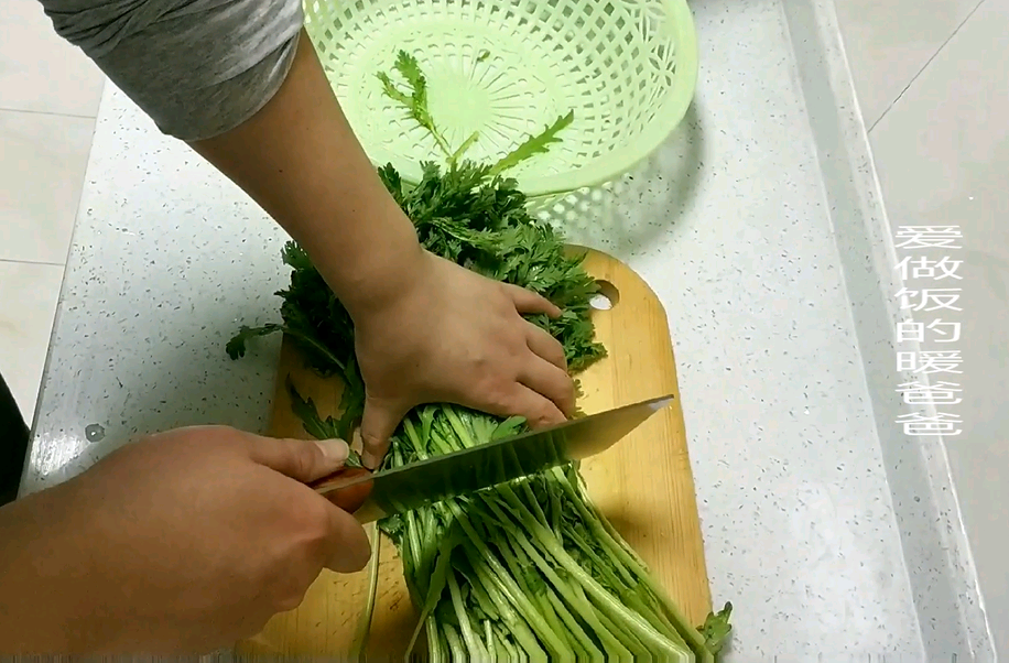 这得很喜欢吃虾皮茼蒿,一次做了两盘