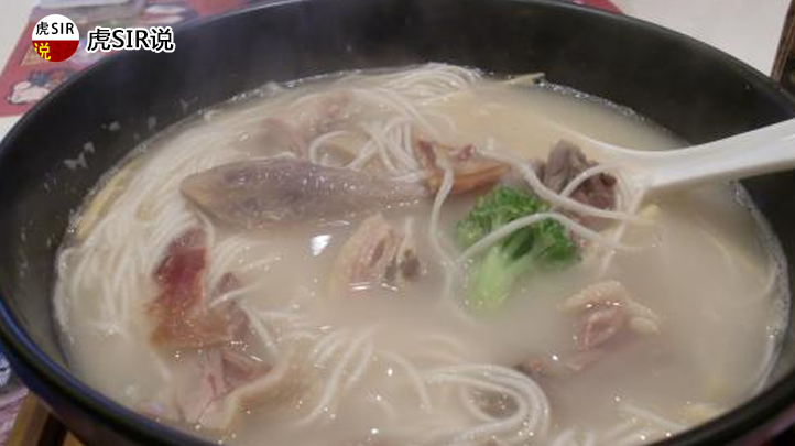 福建特色小吃,鸭汤面,这道面的味道全在汤里,保持鸭肉原汁原味