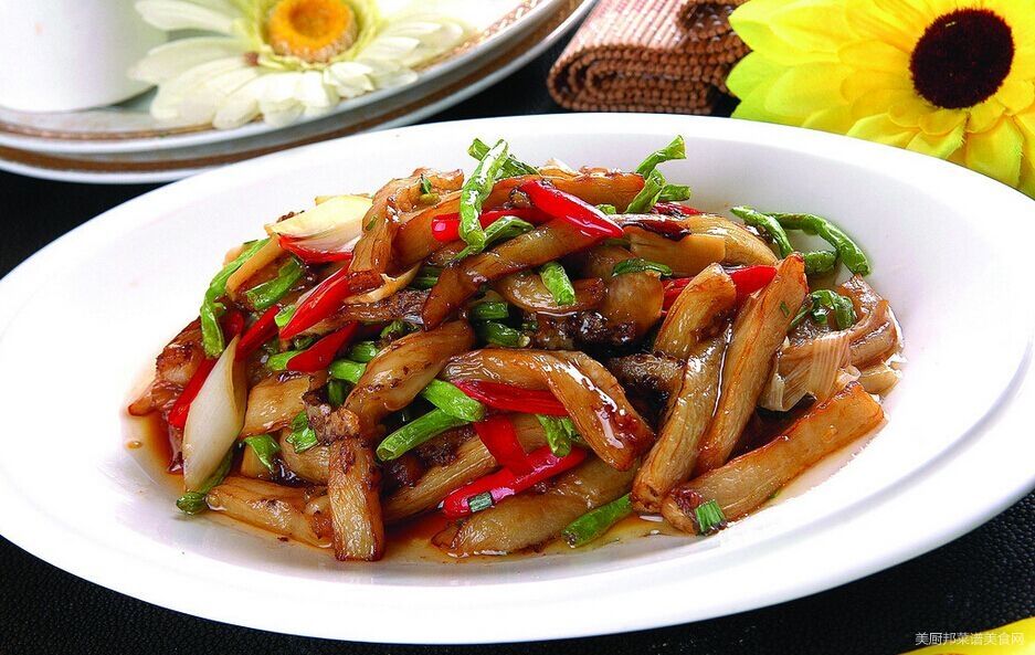 豆角洋葱炒肉该怎么做?掌握这几个步骤,轻松就能学会