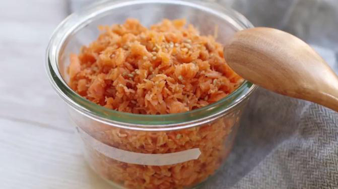 这才是三文鱼特好吃的做法,大人小孩抢着吃,做法简单,超级下饭