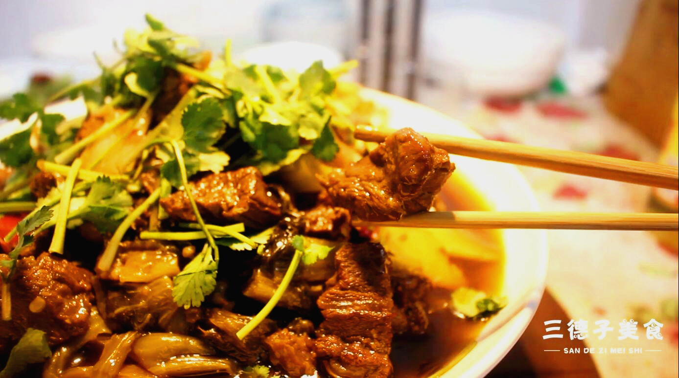 酸菜牛肉面没牛肉?大厨教你秘制酸菜烧牛肉,享受大口吃肉的快感