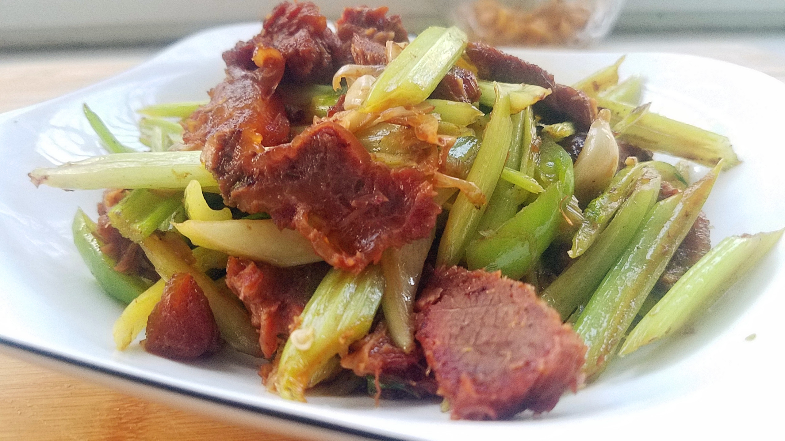 春节后芹菜这么吃,口感脆味道好,荤素搭配调理肠胃