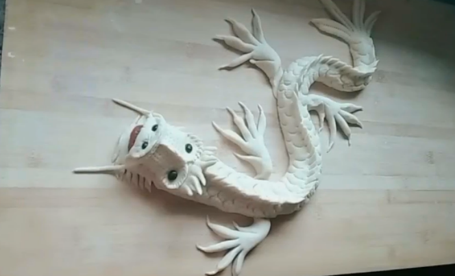 面点师傅教大家做中国龙花馍教程,祝大家2018龙马精神
