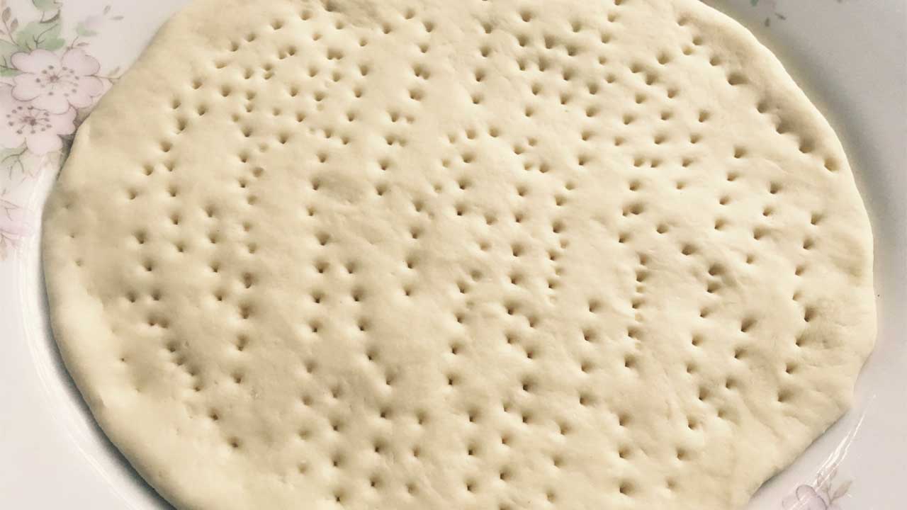 披萨好吃饼皮是关键,教你做香软不硬的披萨饼皮,新手2分钟学会