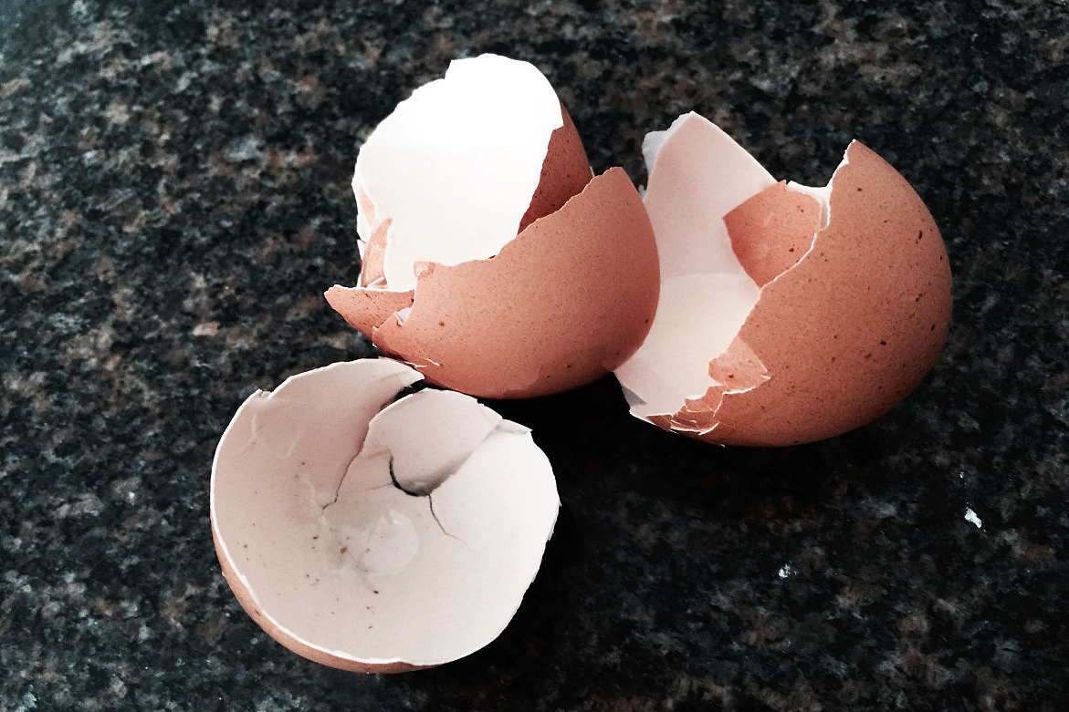 鸡蛋壳不要再扔了,这样用治疗烫伤有奇效,比烫伤膏都好用!