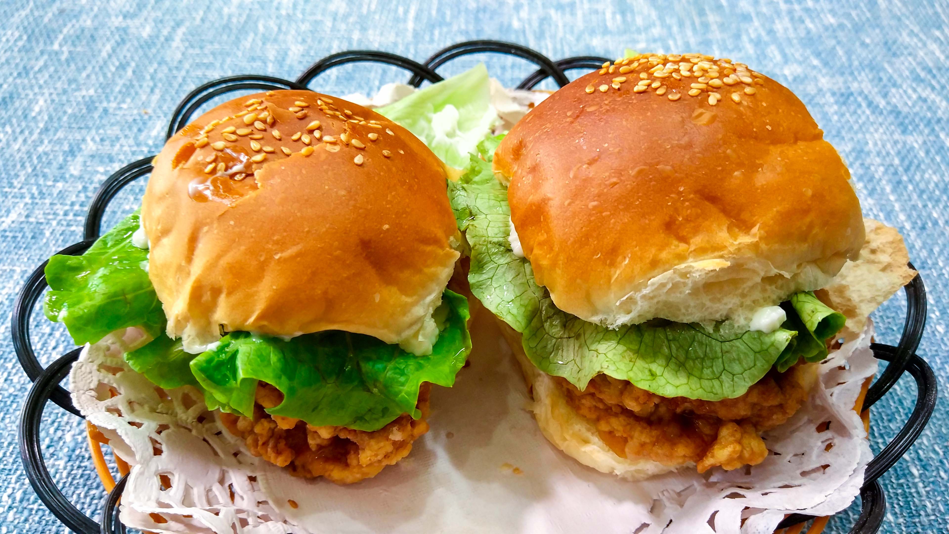 汉堡别再外面买了,教您秘制做法,香辣酥脆,比肯德基的还好吃