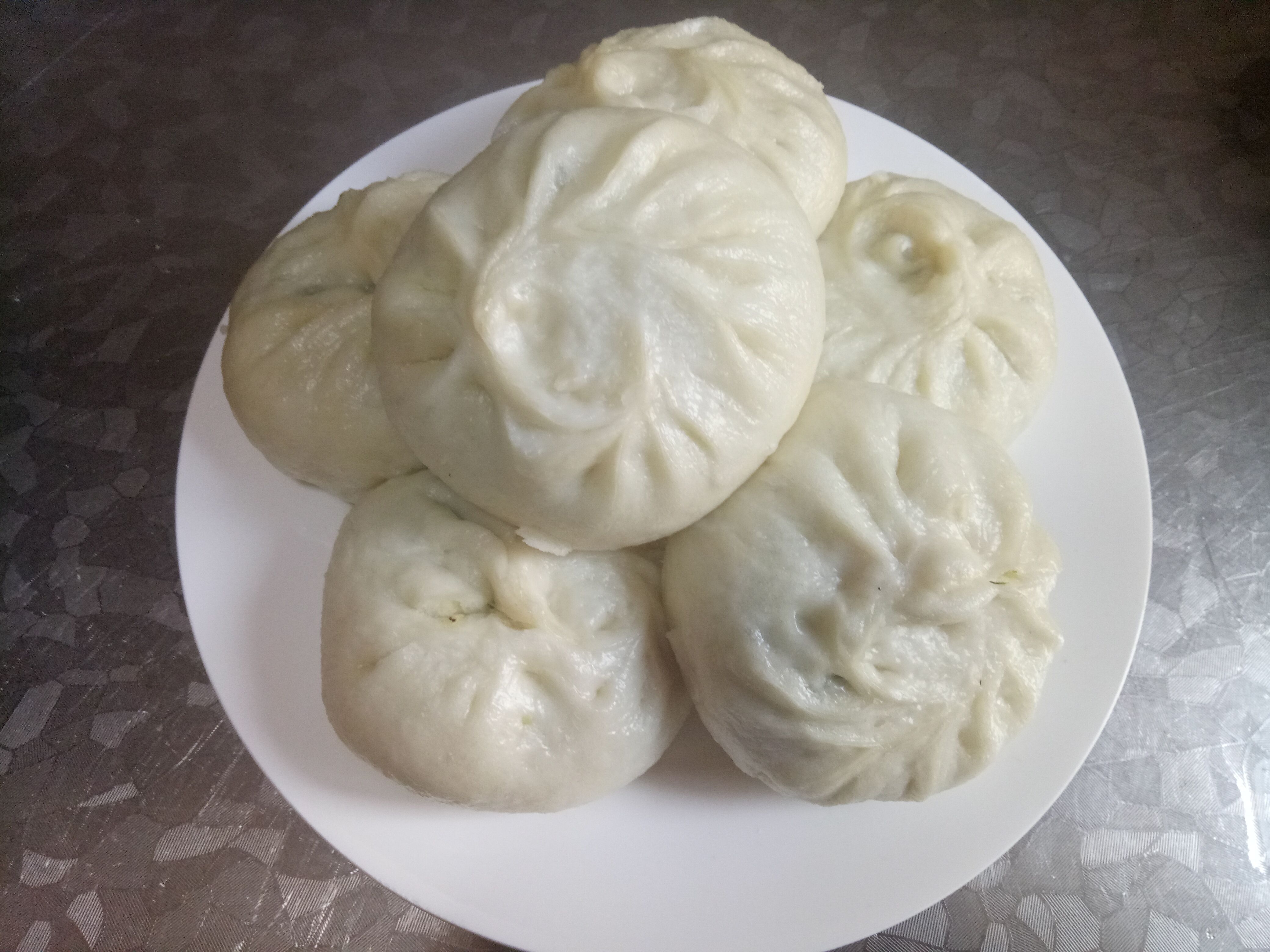 东北大妈发面有窍门,做出的韭菜馅包子松软可口,太好吃了