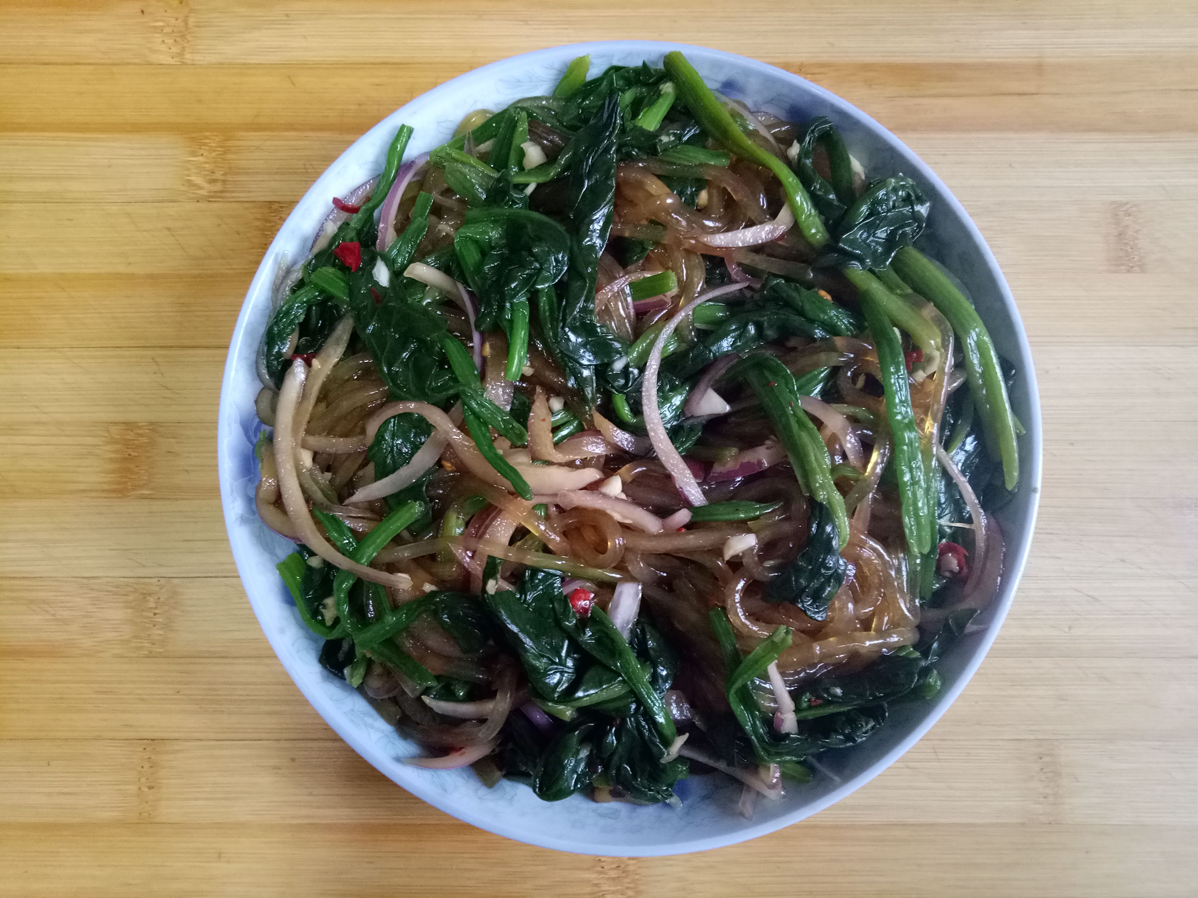 菠菜粉丝凉菜这么做,简单又好吃,太下饭了