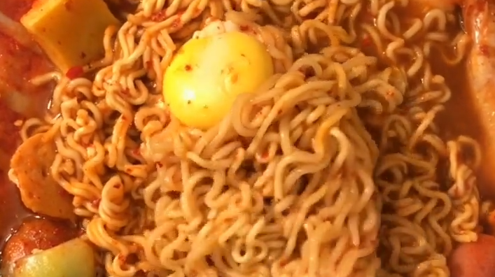 年糕芝士火锅的做法竟然这么简单,香辣爽口,太香太赞太过瘾了!