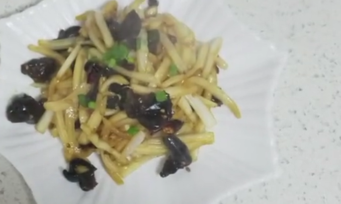 大白菜炒木耳这样做好吃到爆,比大鱼大肉还要香!