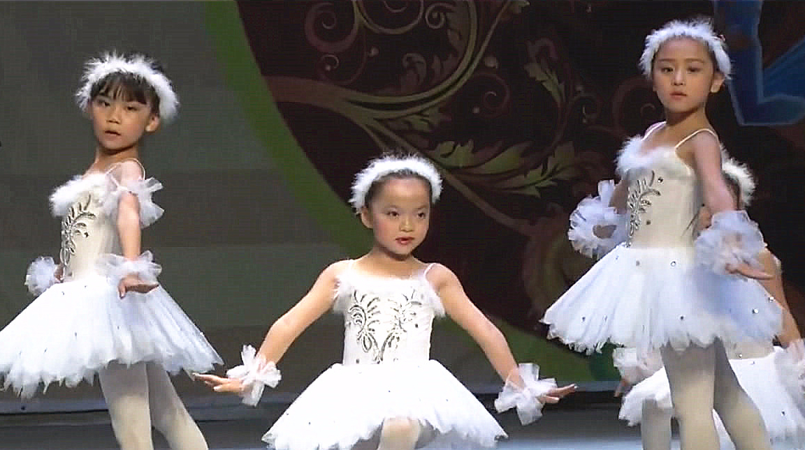 儿童芭蕾舞蹈《芭蕾小天鹅》