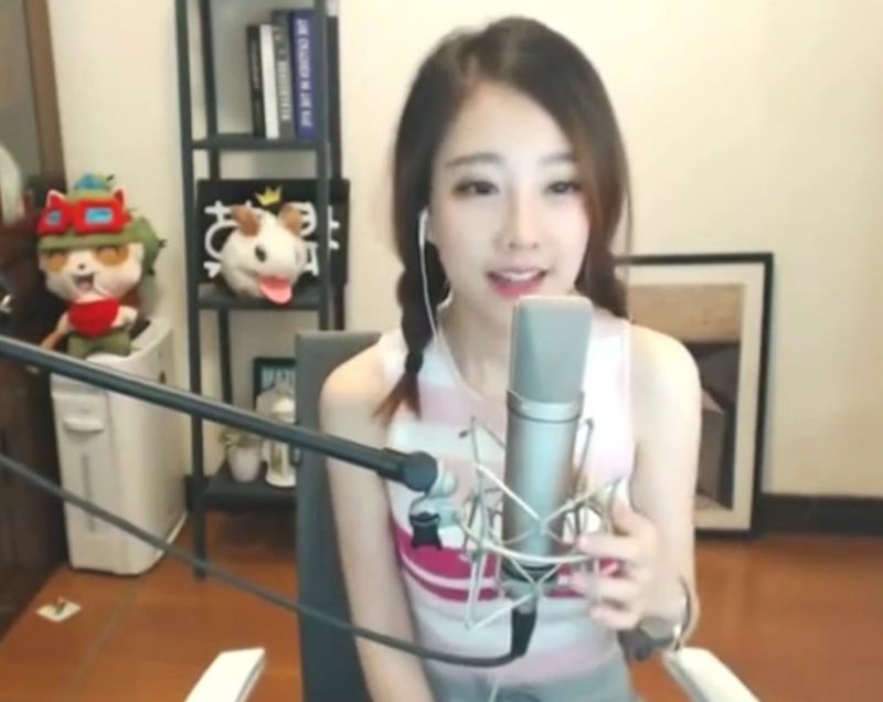 最近这首歌很火,冯提莫演唱又让它红了一次,真心很好听