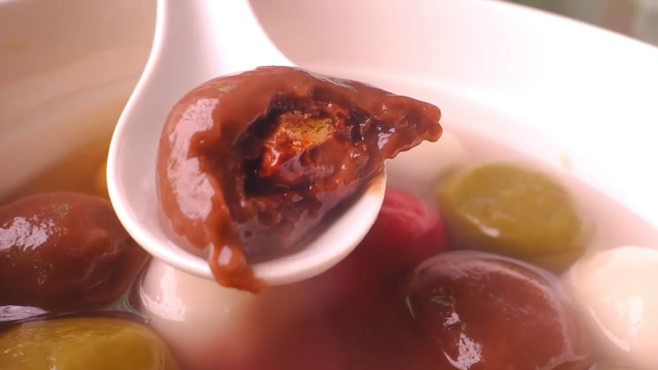 汤圆大家都会做,这样包馅的你肯定没吃过,外糯里脆特别好吃