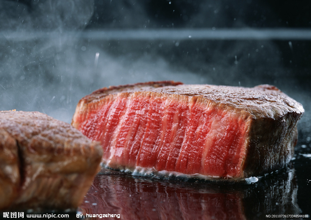 牛排切开,牛肉里面流出来的“血水”居然不是血水?被骗好多年!