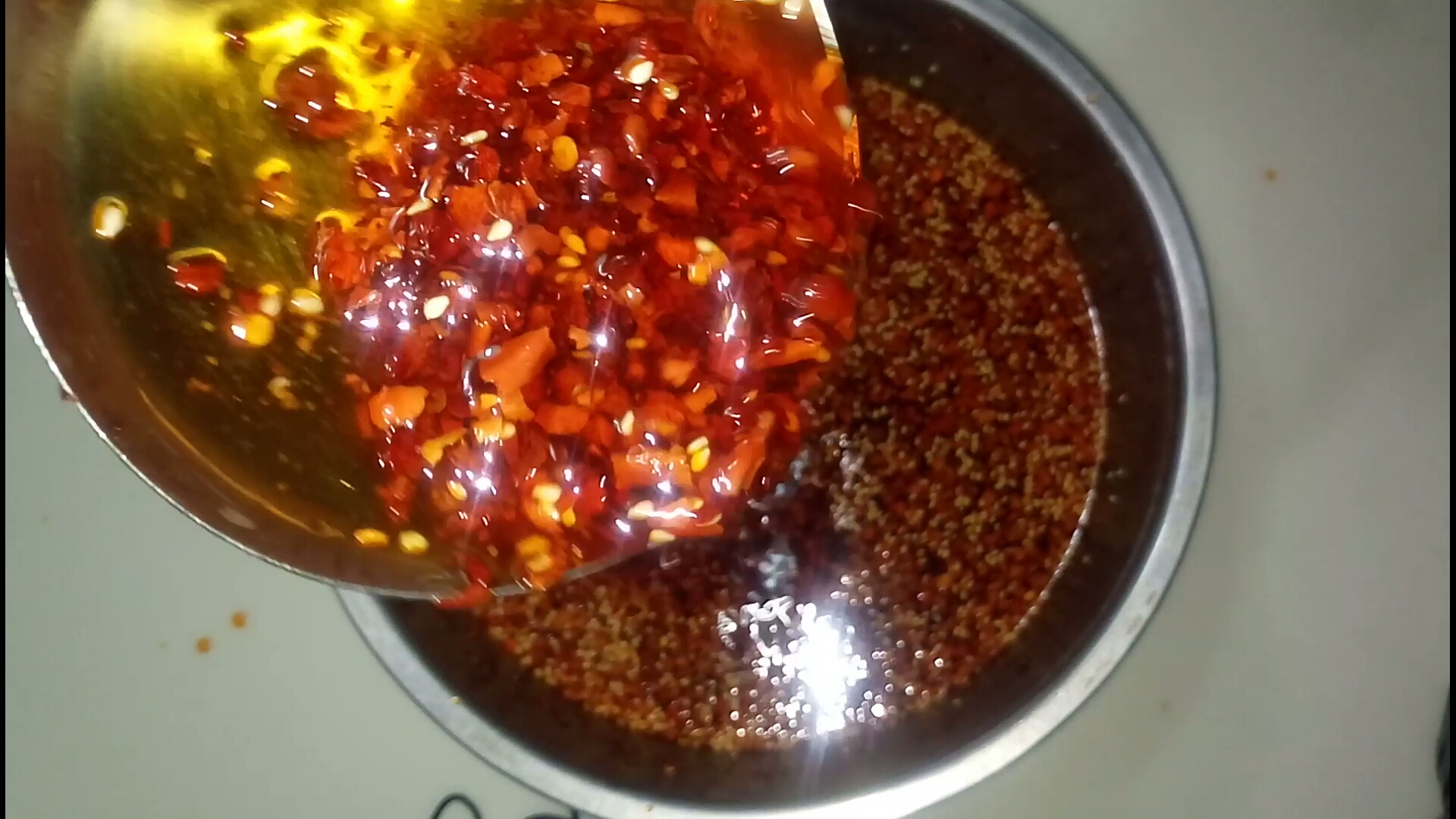 秘制辣椒油怎么炸最香 最简单做法,一般都不外传,秘制配方哦