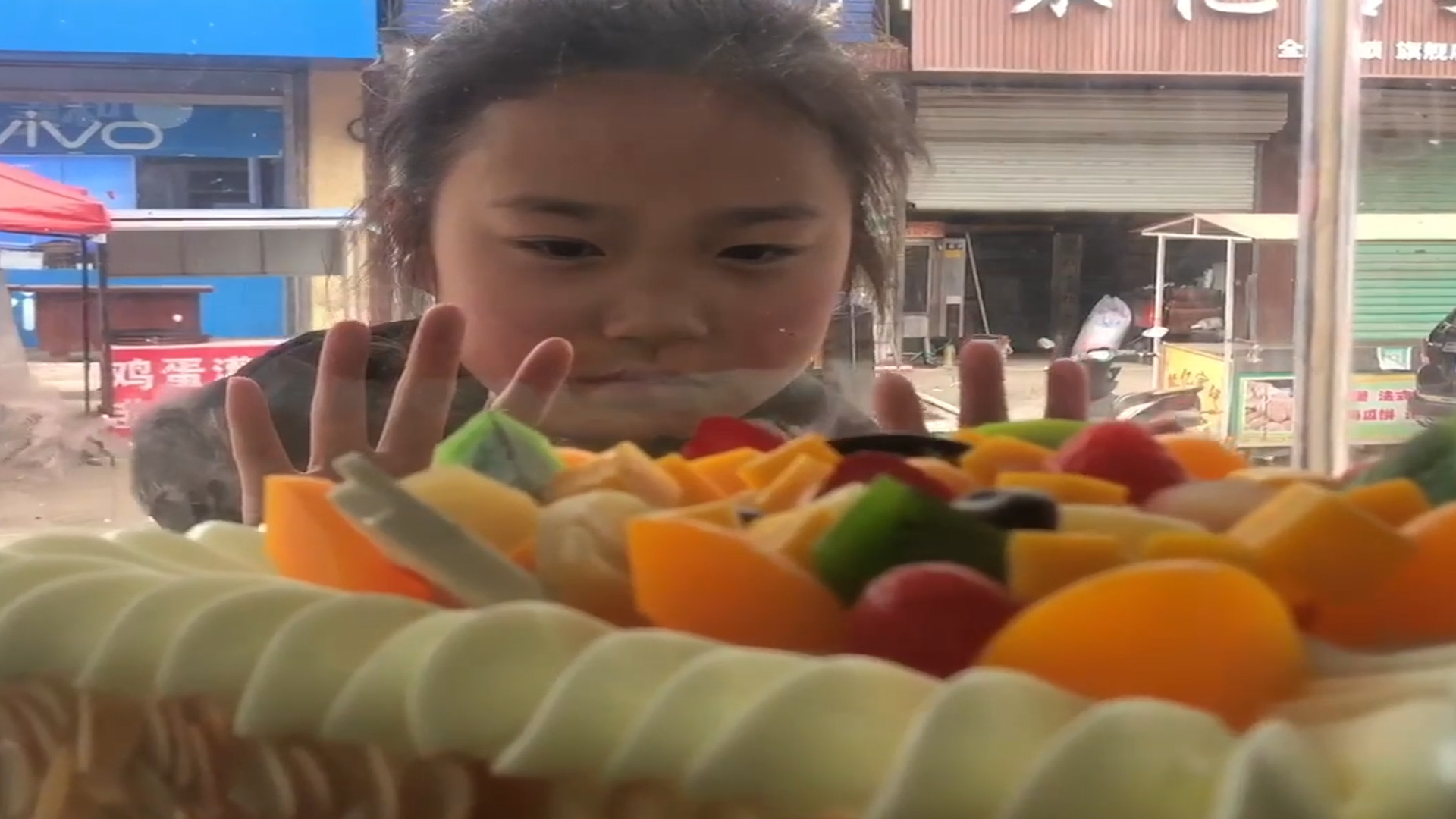 妈妈生日,女儿送给妈妈一个特殊的“生日蛋糕”妈妈吃哭了!