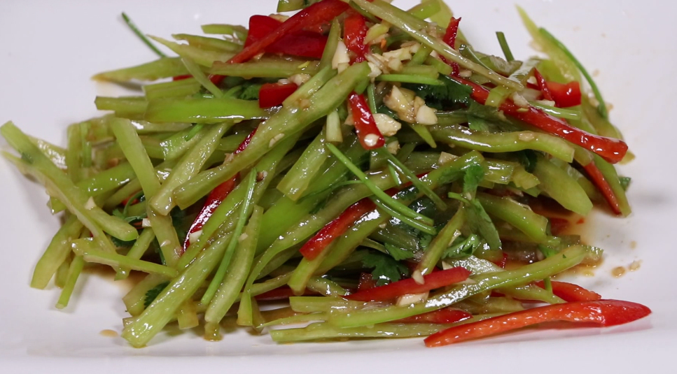 家常凉拌老虎菜,食材简单、做法易学,香辣爽口还过瘾,收藏起来