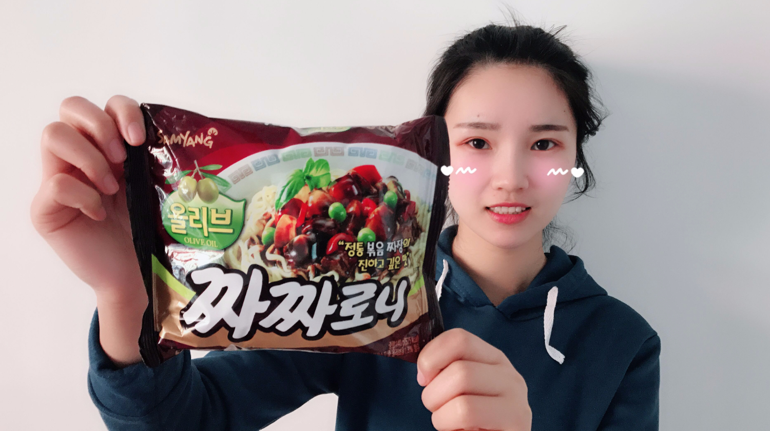 试吃神秘的“韩国炸酱面”,难怪韩剧里都吃它,像吃了脏脏包一样