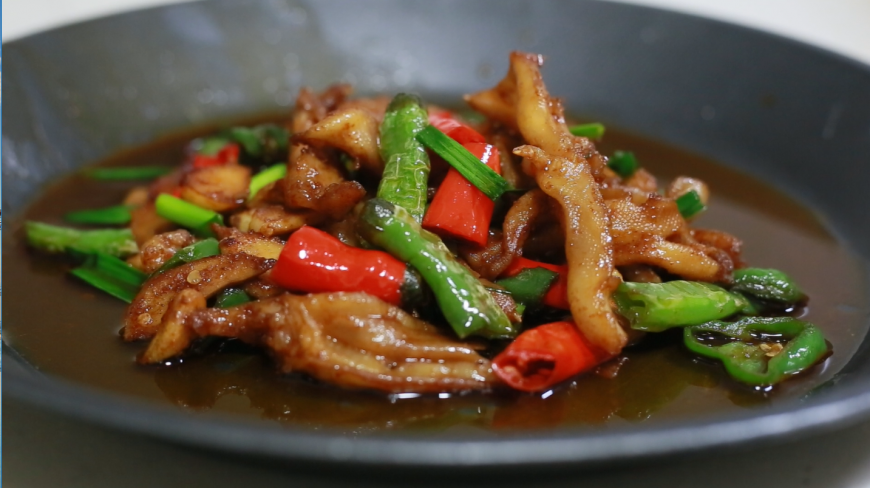 无骨鸭掌这样做才是最正宗的做法,色泽红润鸭掌脆香