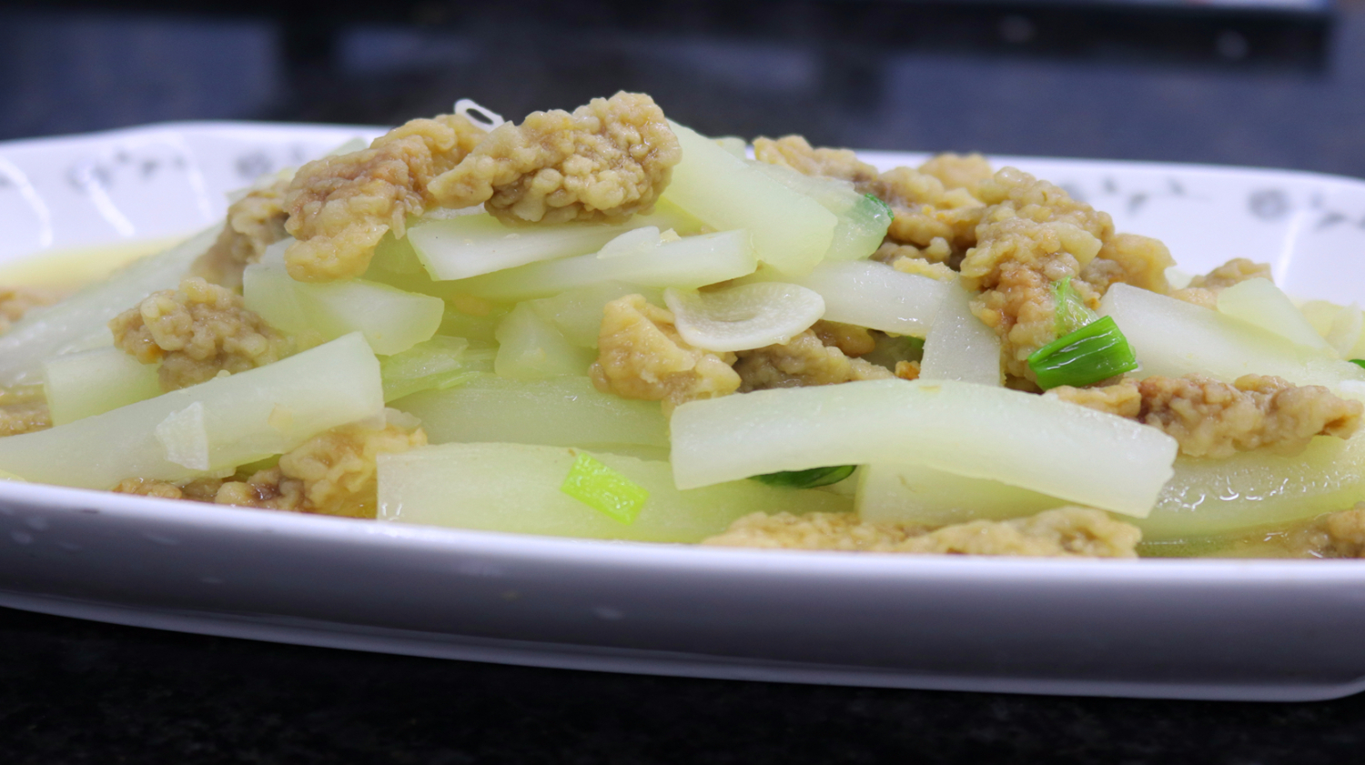 隐藏在四川农村的美食,酥肉烧菜苔,光看就知道很好吃,色香味全