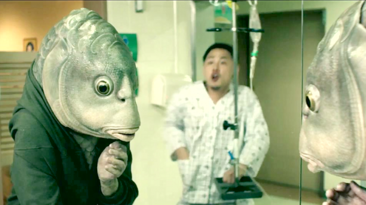 穷小伙有偿做实验,吃了带副作用的药,结果照镜子开始思考鱼生了