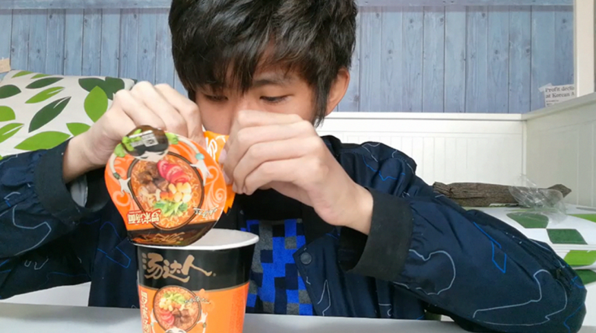 试吃“最好吃的方便面”汤达人罗宋汤面,吃之后才发现它的美味