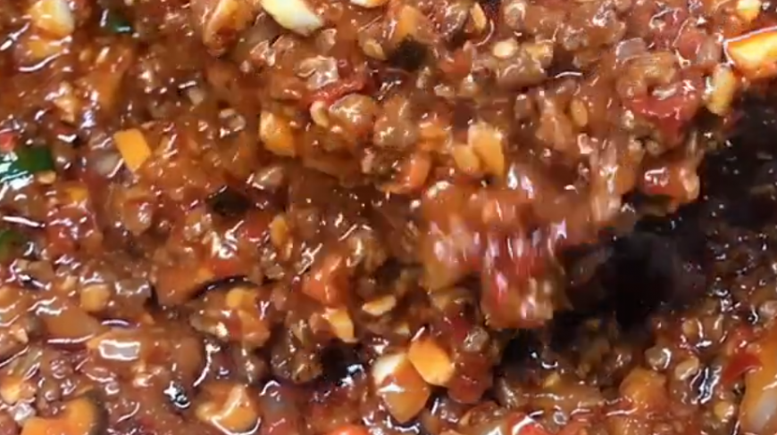 教你自制牛肉香菇酱,超级美味,特别是夹馒头里,想想就流口水