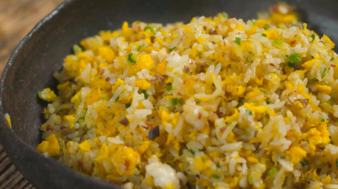 扬州炒饭的正宗做法!不少人都做错了,这样做一天三顿都吃不够