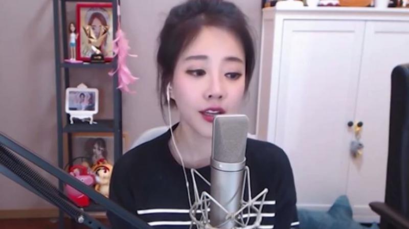 美女冯提莫翻唱《梦里花》这甜甜的声音真心受不了,堪比原唱!