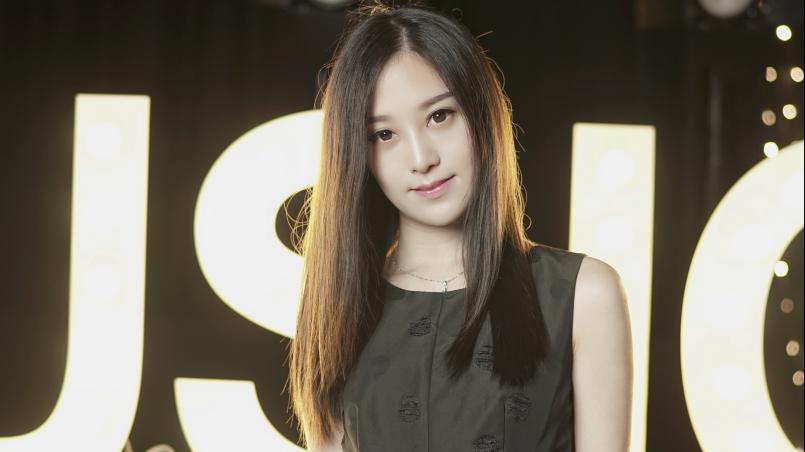 美女翻唱谭维维《如果有来生》温暖诗意的音乐,超级好听