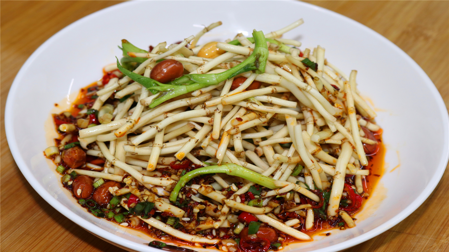 农村这种野菜你见过吗?能让我吃三碗饭,是我吃过最好吃的凉拌菜