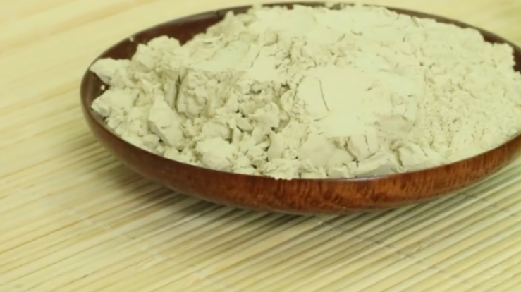 三七粉能空腹喝吗?三七粉生吃和熟吃分别怎么吃?有什么区别呢?