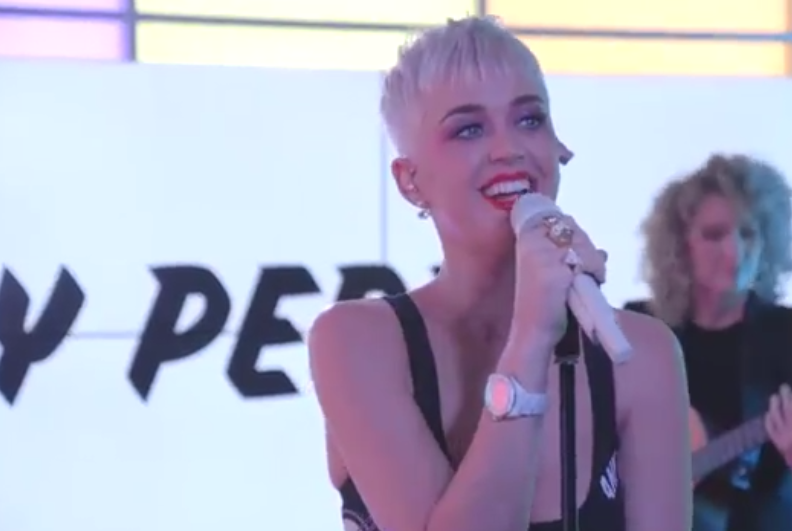 [图]美国著名女歌手Katy Perry演唱的《Hey Hey Hey》,超好听!