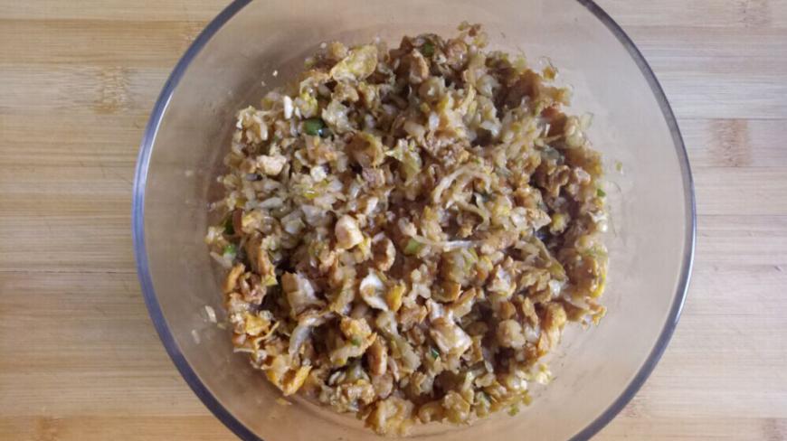 东北大妈教你饺子馅的新做法,用酸菜和鸡蛋和馅,又香又酸爽