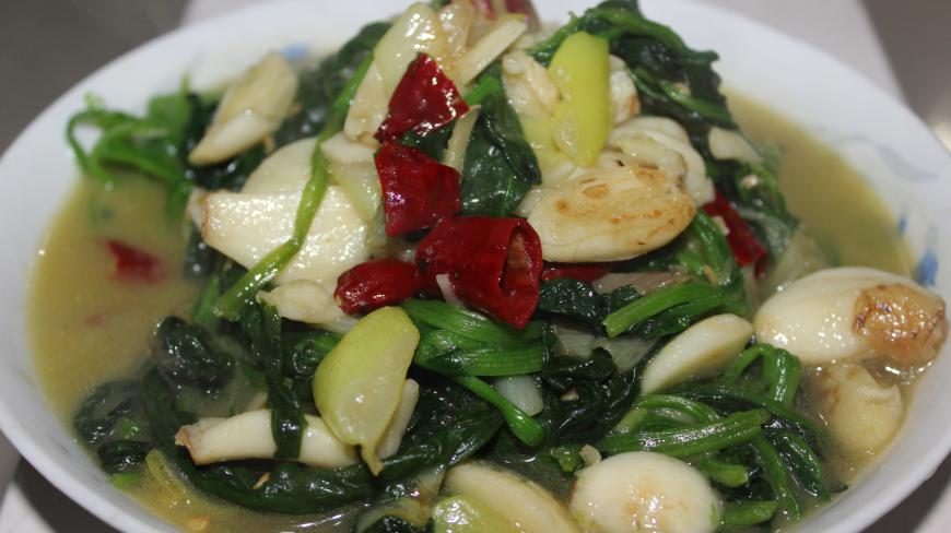 清炒菠菜简单又味美的家常菜 色泽清新淡雅看上去都有食欲