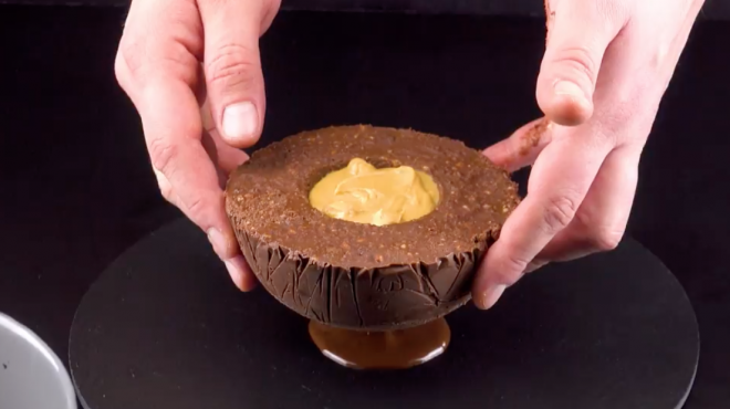 巨型金莎巧克力,不能再大了!