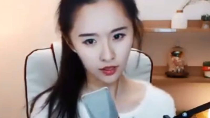 斗鱼第一主播阿冷这嗓子怎么练的,怎么感觉比冯提莫的还要好听!