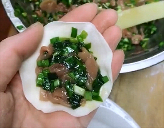手把手教你包海肠馅的饺子,特鲜美,老公一口气能吃十个!