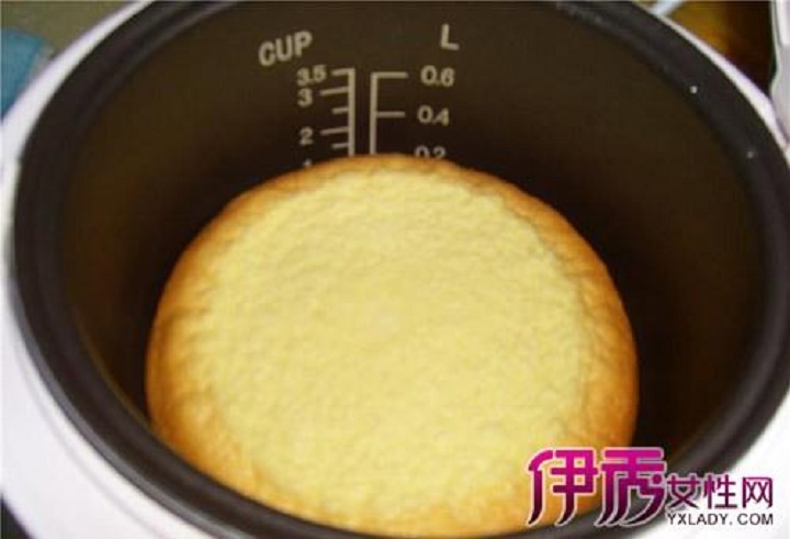 电饭煲做蛋糕原来这么简单,再也不用买着吃了,2分钟教会你