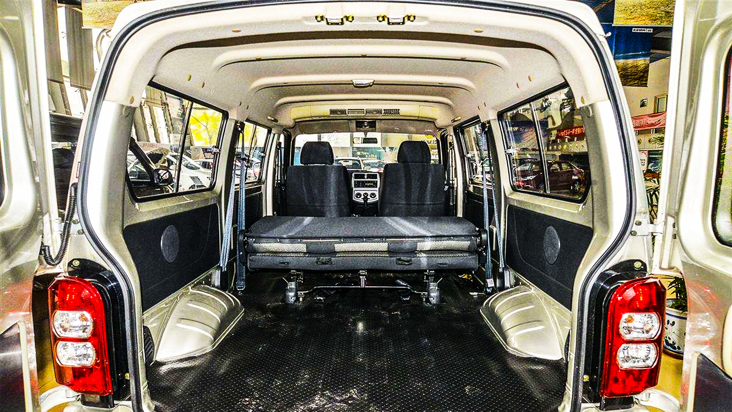 新车3万8,如今15000拿下,侧滑门带掀背后斗,1公里4毛胜过五菱