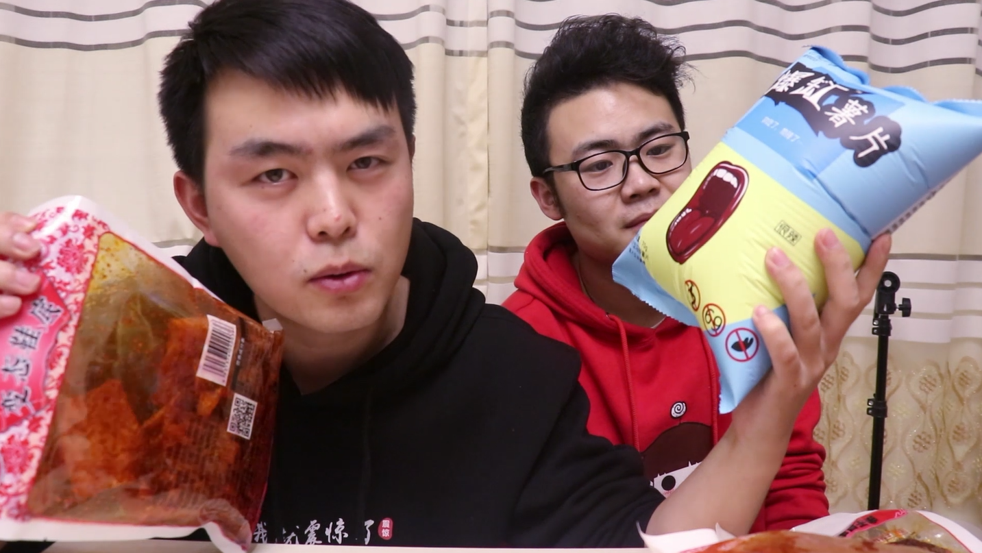 爆缸薯片VS鞋底辣片,到底哪个才是中国最辣零食