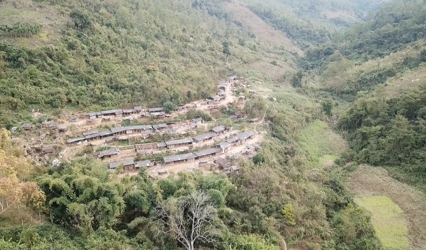 [图]无人机航拍云南山谷里的废弃村落,一个古朴的小山村就这样消失了