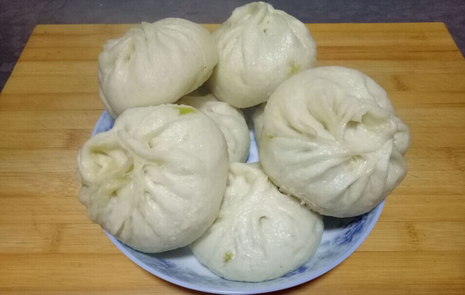香菇油菜别再炒着吃了,和馅做成包子,太美味了