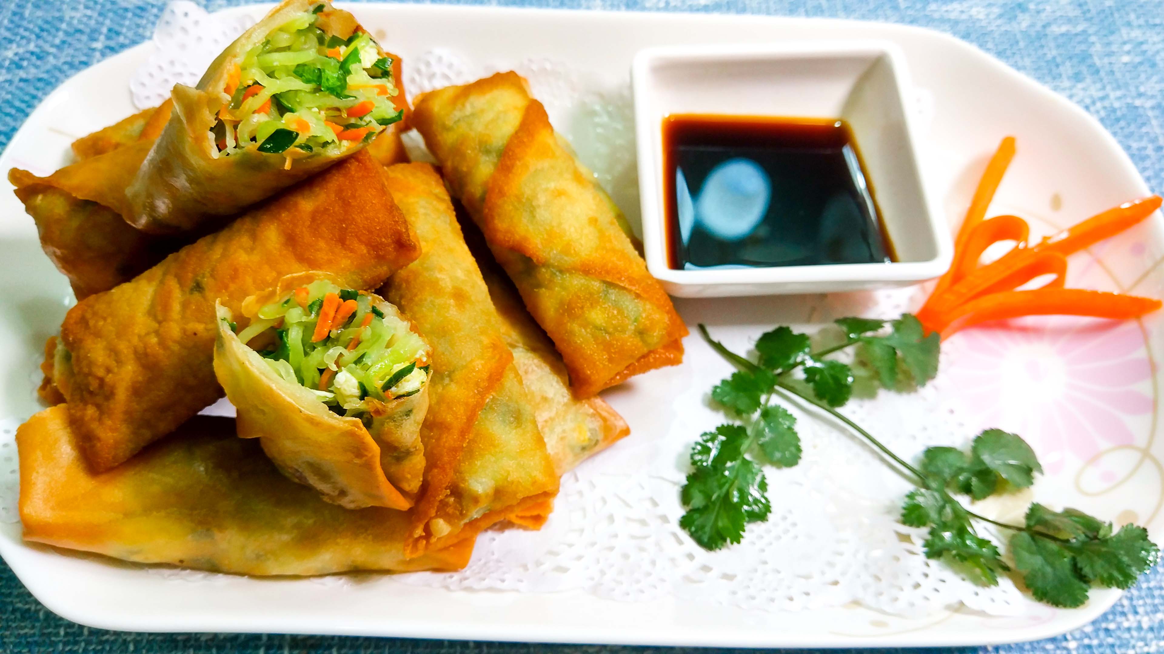 教您在家自制春卷,金黄酥脆,一口咬下满嘴香,做法超级简单!