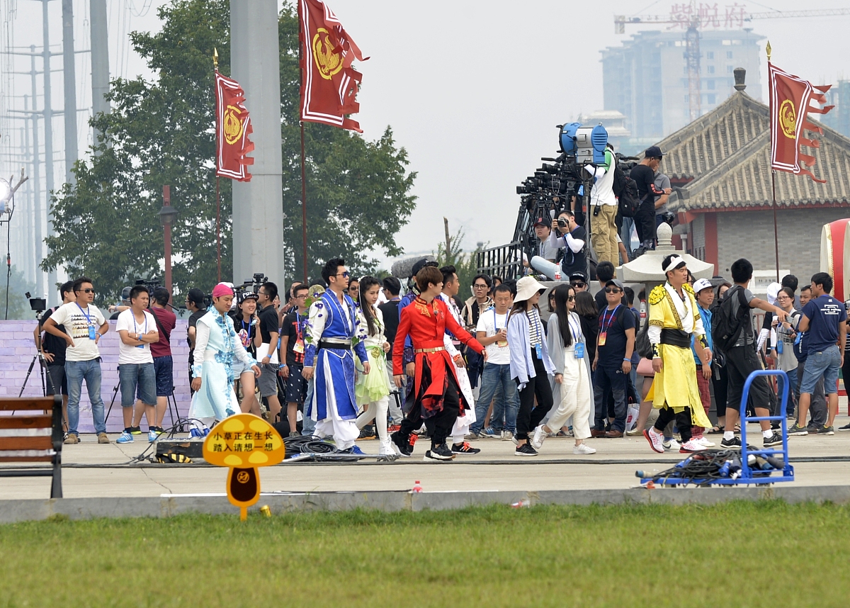 2015年9月8日,洛阳,《奔跑吧兄弟》第三季热拍.***_***   邓超,李晨,